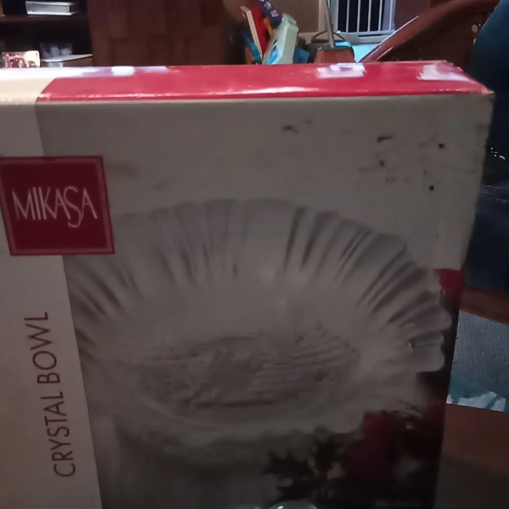 Vintage New MIKASA Christmas Serving Bowl Frosted Crystal Christmas Scen…